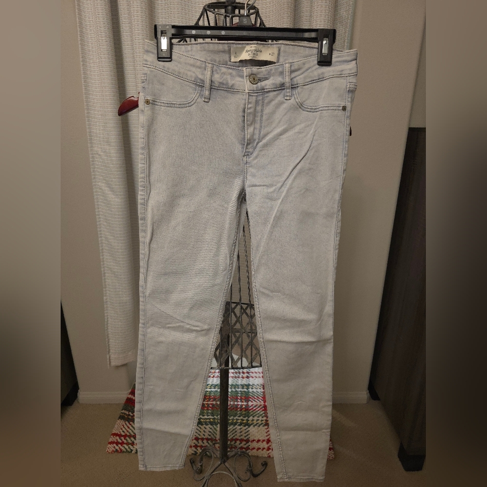 Abercrombie & Fitch Women's Light Gray Straight Leg Jeans